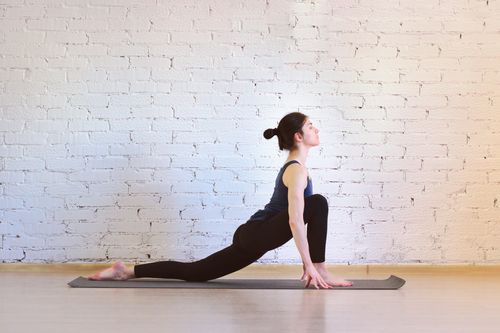 Equestrian pose – Ashwa Sanchalanasana
