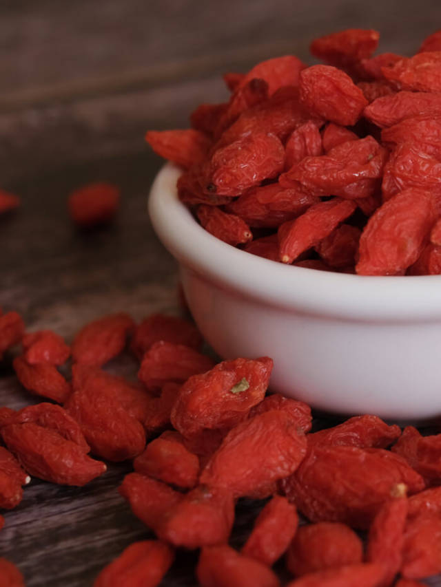 6 Goji Berry Benefits Backed by Science
