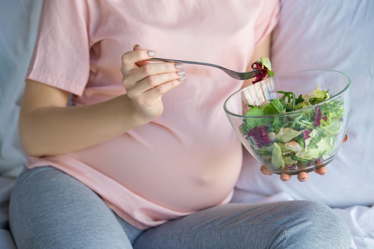 18 Healthy Foods and Balanced Meals During Pregnancy